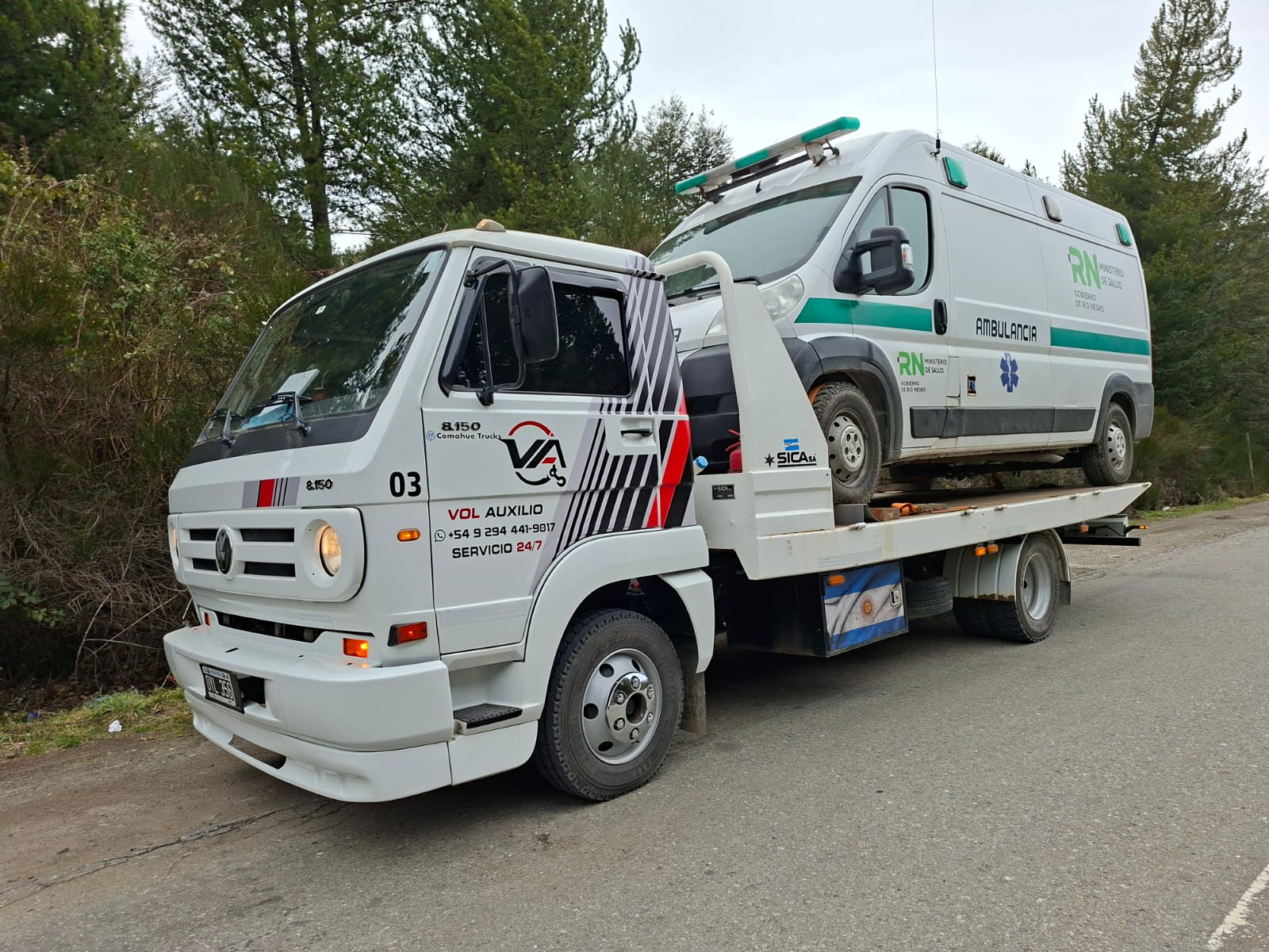 Unidad Volk Auxilios en servicio sobre ruta de la región